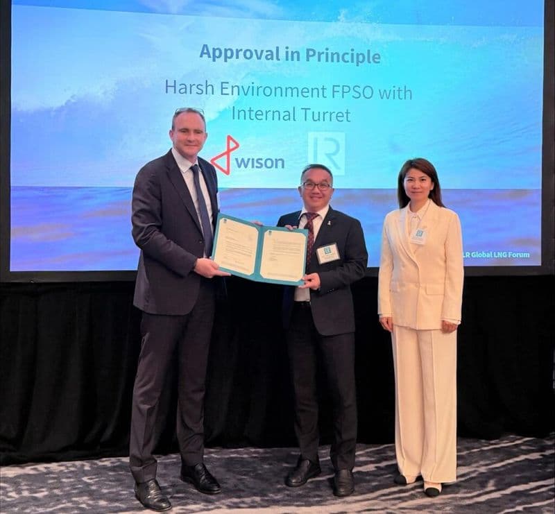 Andrew McKeran, Chief Growth Officer at Lloyd’s Register; Loy Wee Meng, Senior Product Manager of Wison New Energies FPSO Product Center; and Li Chaoyan, President of Americas at Wison New Energies; C