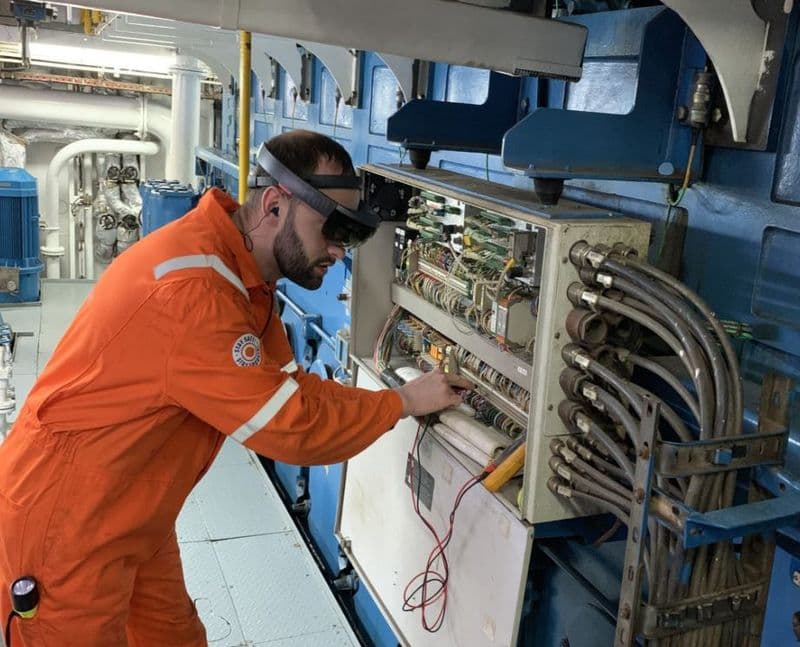 Anthony Veder worker performing survey